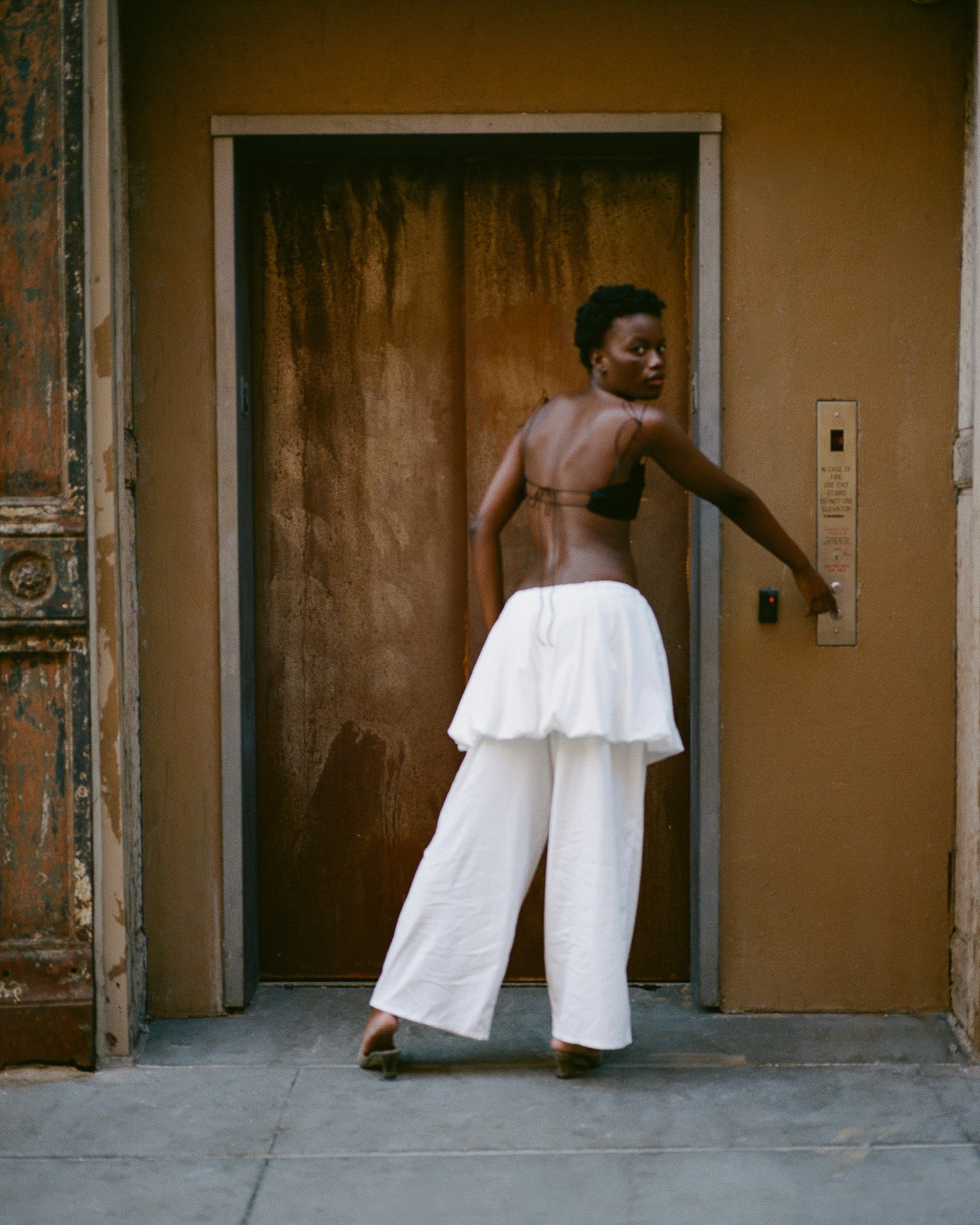 Carregar imagem no visualizador da galeria, LA Lily Top - Black