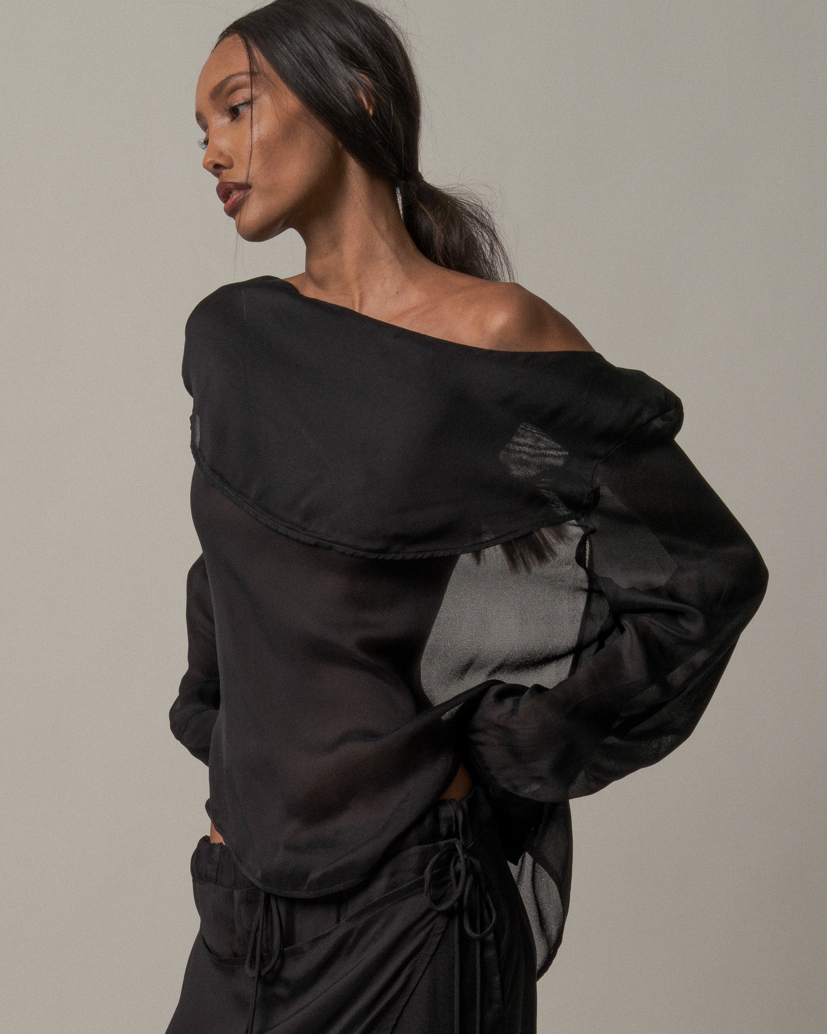 Carregar imagem no visualizador da galeria, Charlotte Top - Black with Transparency