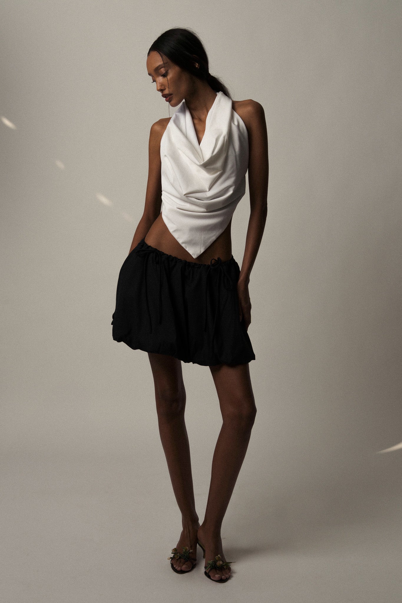 Carregar imagem no visualizador da galeria, Rose Skirt - Black